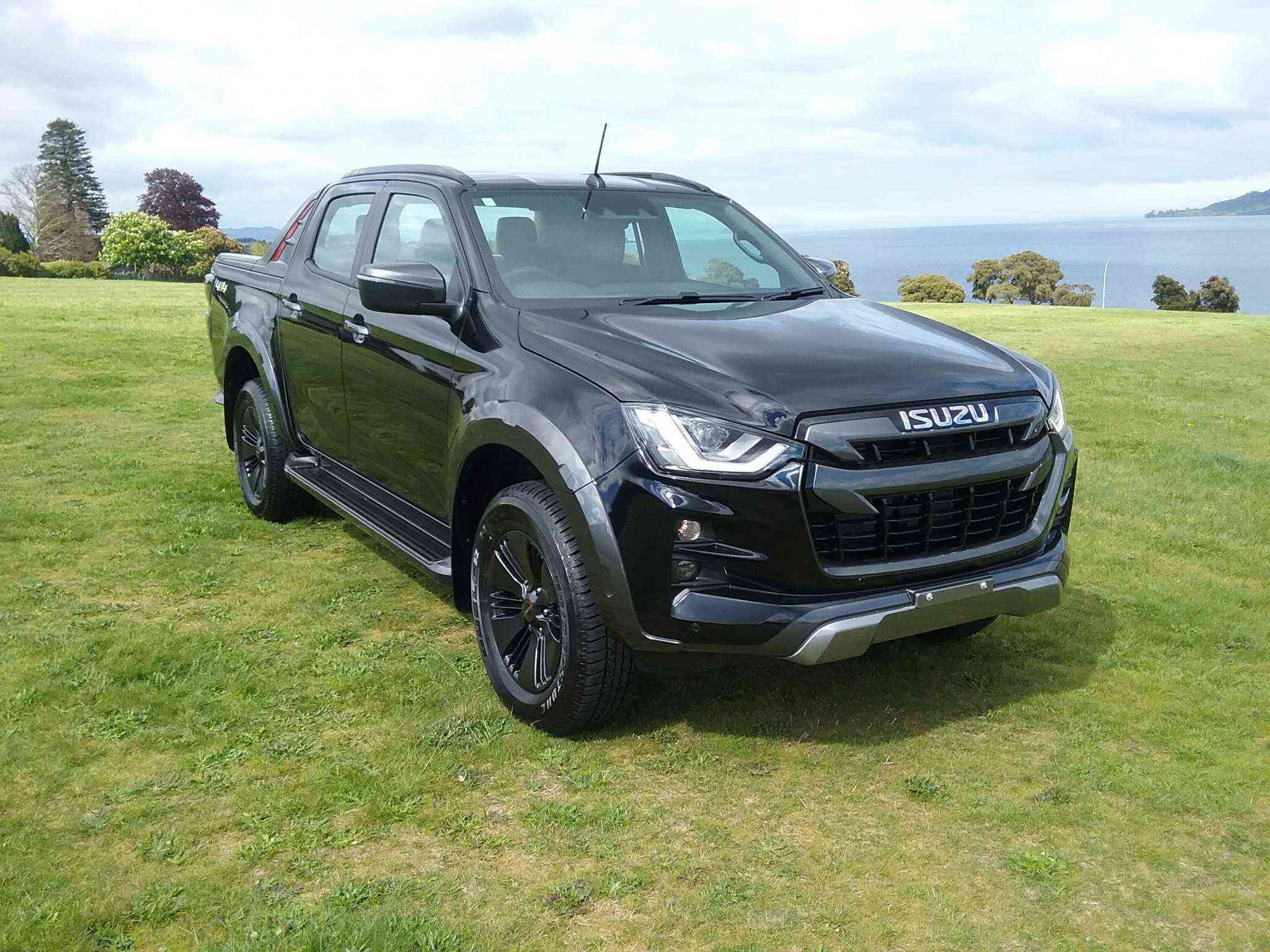 2022 ISUZU DMAX 3.0 DIESEL AUTO 4X4 *NEW FACE*-pic_2