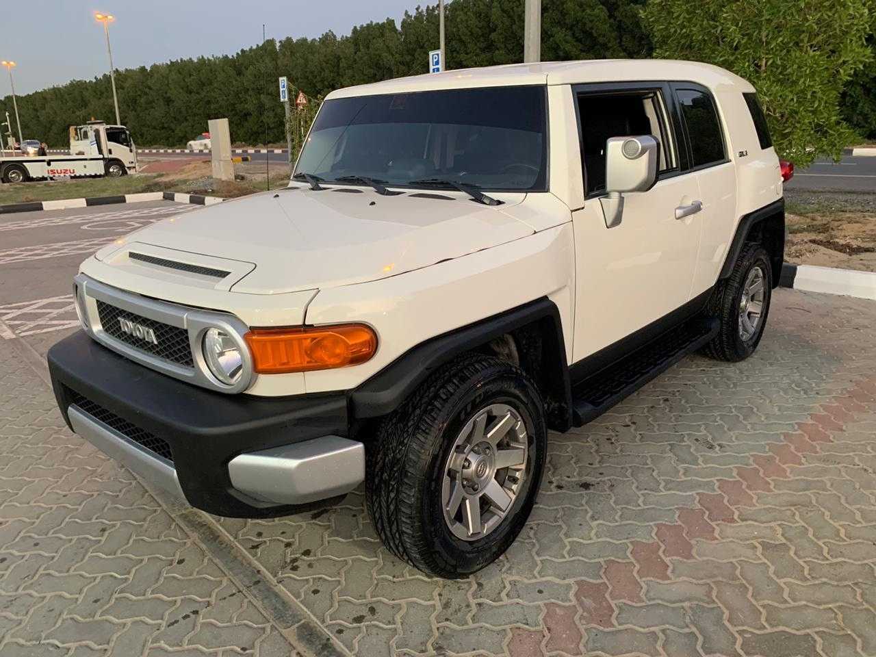2022 White Toyota FJ Cruiser 4.0L-pic_2