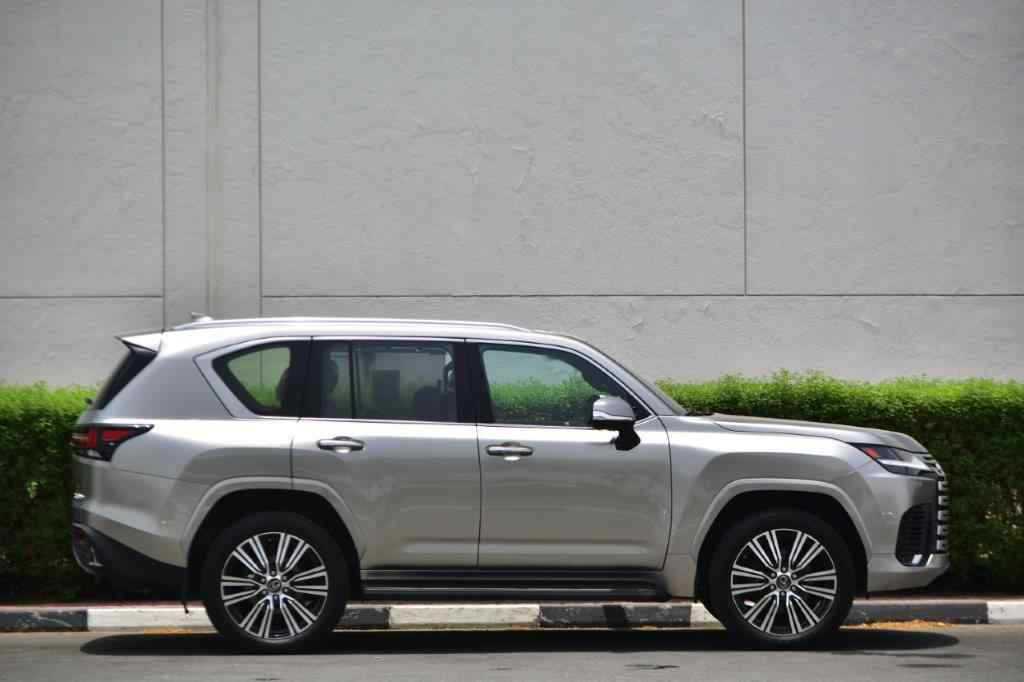 Rent LEXUS LX 600 2022-pic_3