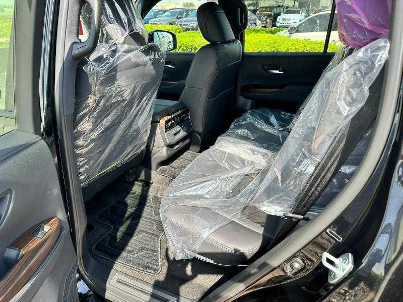 TOYOTA - LANDCRUISER VXR - 2022 BRAND NEW - SILVER COLOUR - GCC SPECS -UNDER WARRANTY-pic_1