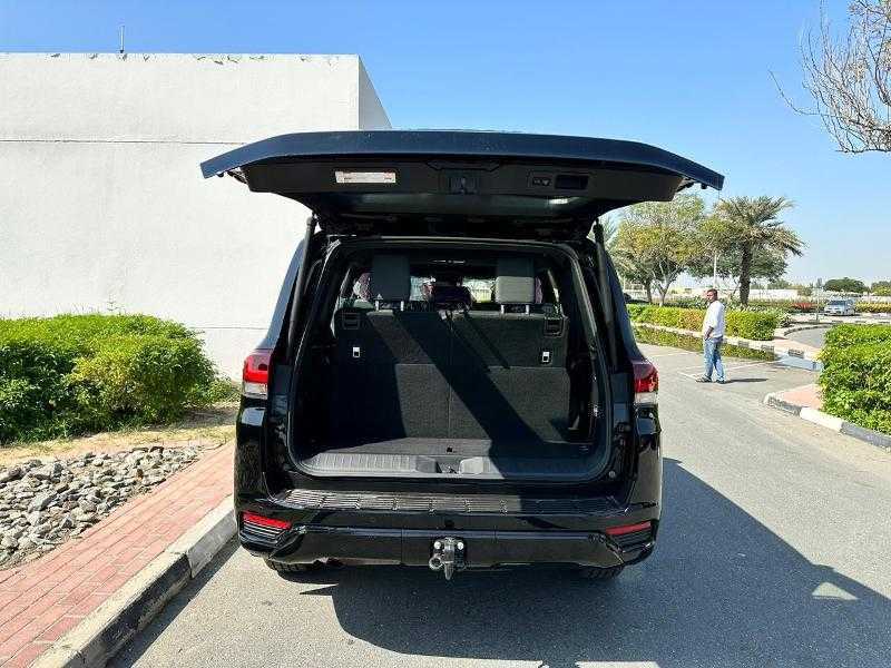 TOYOTA - LANDCRUISER VXR - 2022 BRAND NEW - SILVER COLOUR - GCC SPECS -UNDER WARRANTY-pic_5